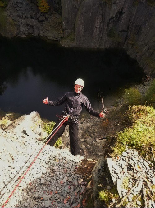 hodge-close-short-abseil.jpg