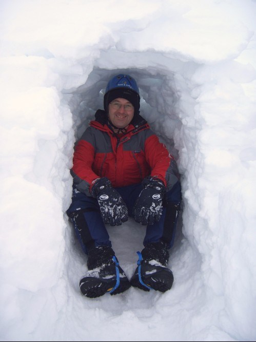 snow-shelter-winter-skills-courses-scotland-lake-district.jpg